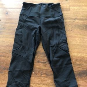 Lululemon crop legging with mesh size 2